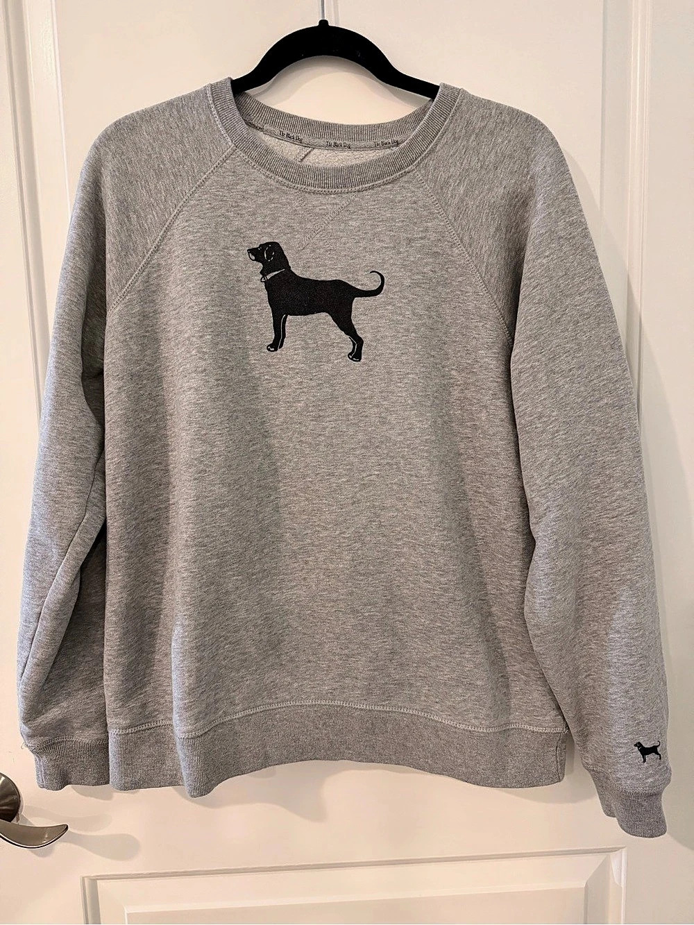 The Black Dog Martha’s Vineyard Gray Crewneck Sweatshirt, Black Dog Graphic, Siz